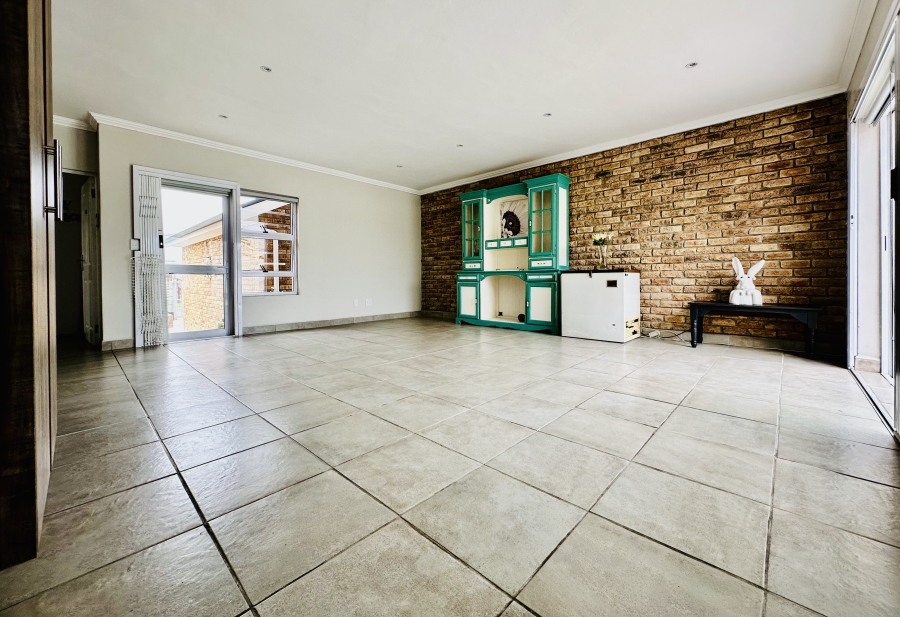 3 Bedroom Property for Sale in De Kelders Western Cape